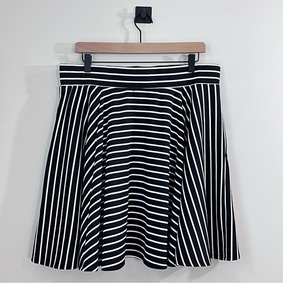 NWT Torrid Mod Stripe Circle Mini Skirt - Picture 2 of 12